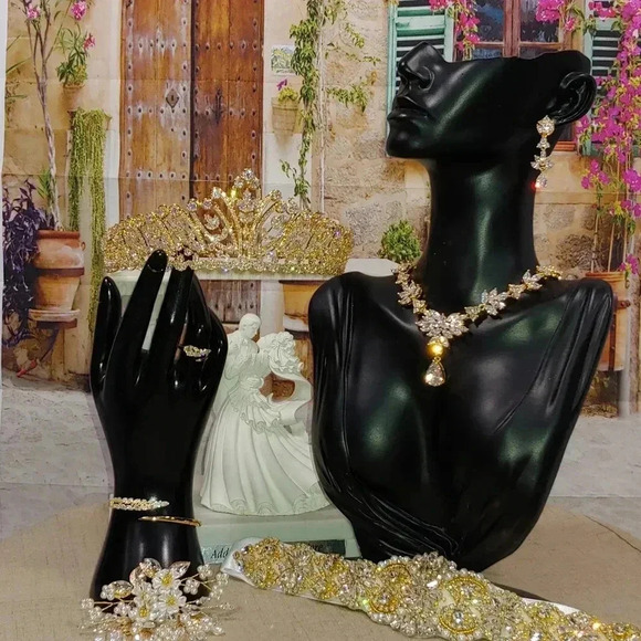 This Beautiful Bridal Bundle has everything you need in one package just for you - Picture 2 of 7